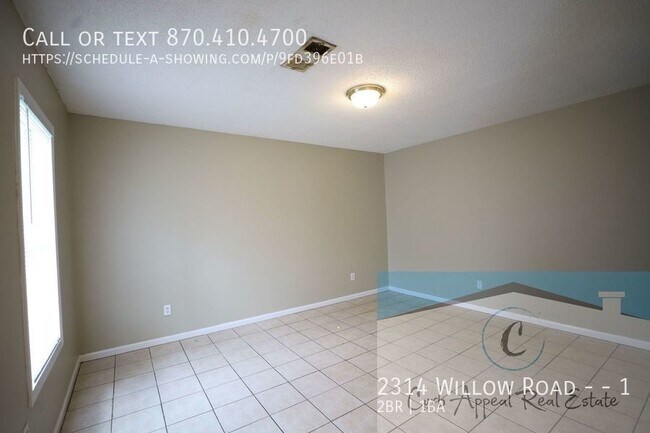Building Photo - Recently renovated 2 bed, 1 bath apt - was...