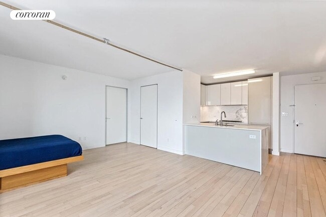 Building Photo - 322 W 57th St