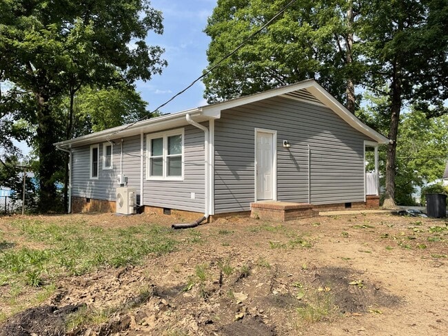 Building Photo - 908 S Josephine Boyd St