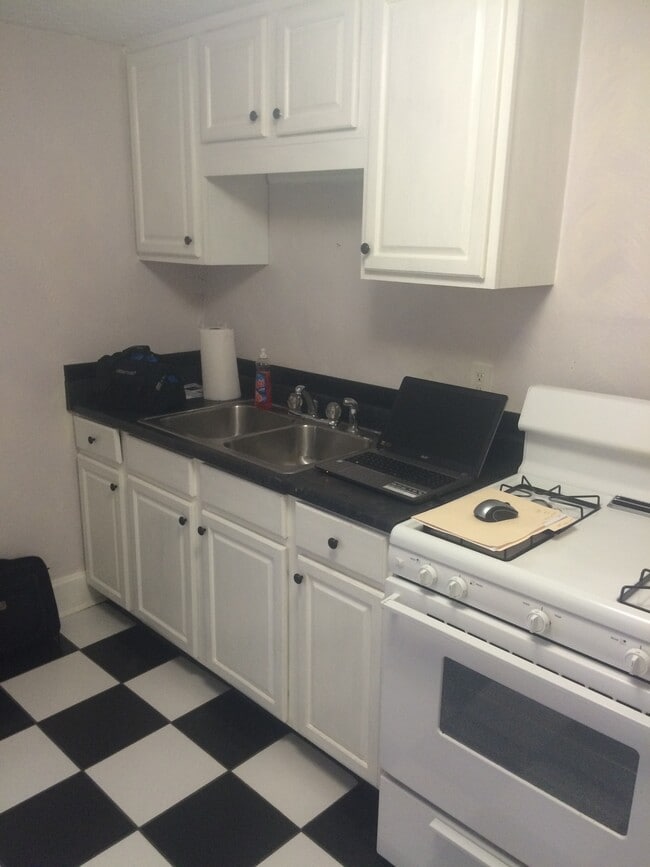 Building Photo - 5251 Warren Ave