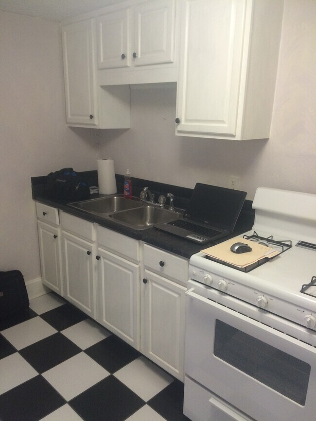 Foto del edificio - 5251 Warren Ave