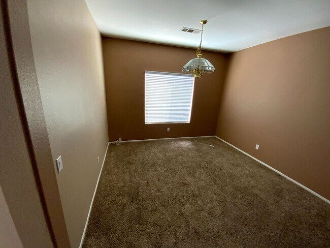 Building Photo - 4-bedroom home with a pool in cul de sac!