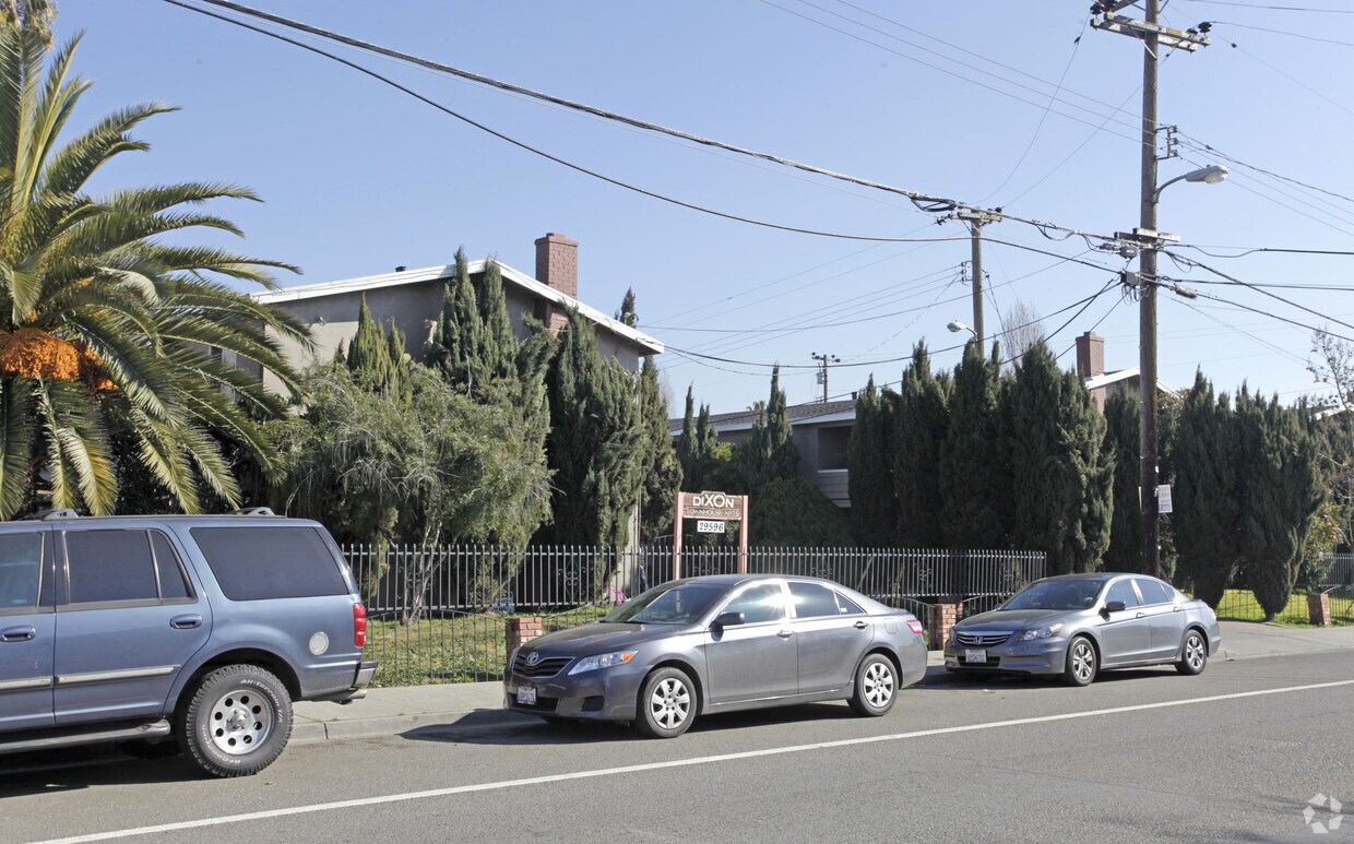 Foto principal - Dixon Townhouse Apartments