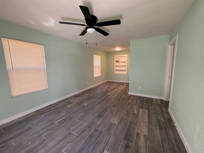 Building Photo - Beautifully Remodeled 2 Bedroom