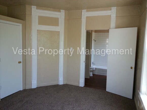 Building Photo - Cute Victorian 1 Bed Apartment
