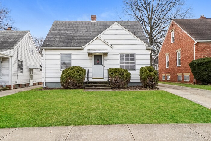 Primary Photo - Darling 3 Bedroom Home