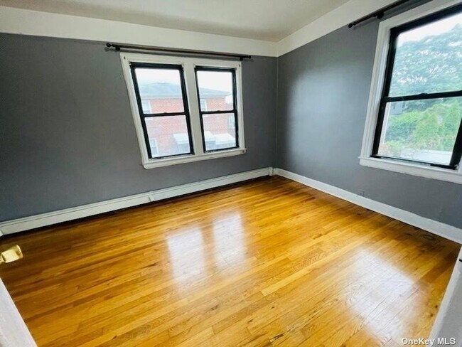 Foto del edificio - 61-25 163rd St