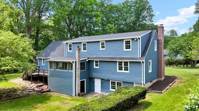 Foto del edificio - 890 Copper Hill Rd