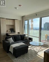 Building Photo - 501 Yonge St