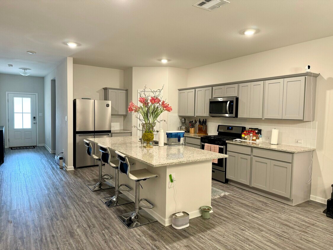 Foto principal - 6631 Tiger Pointe Dr