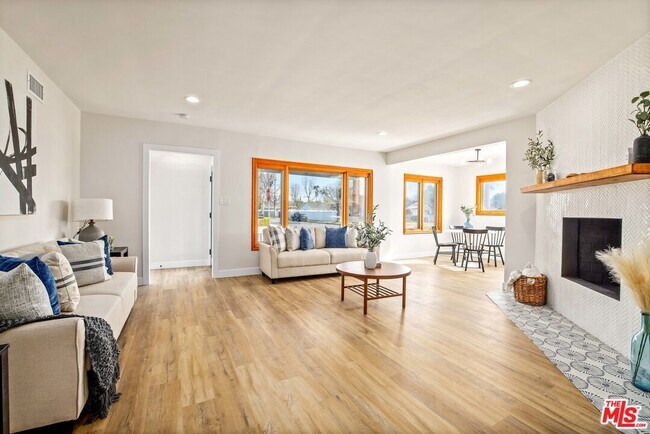 Foto del edificio - 6701 Noble Ave
