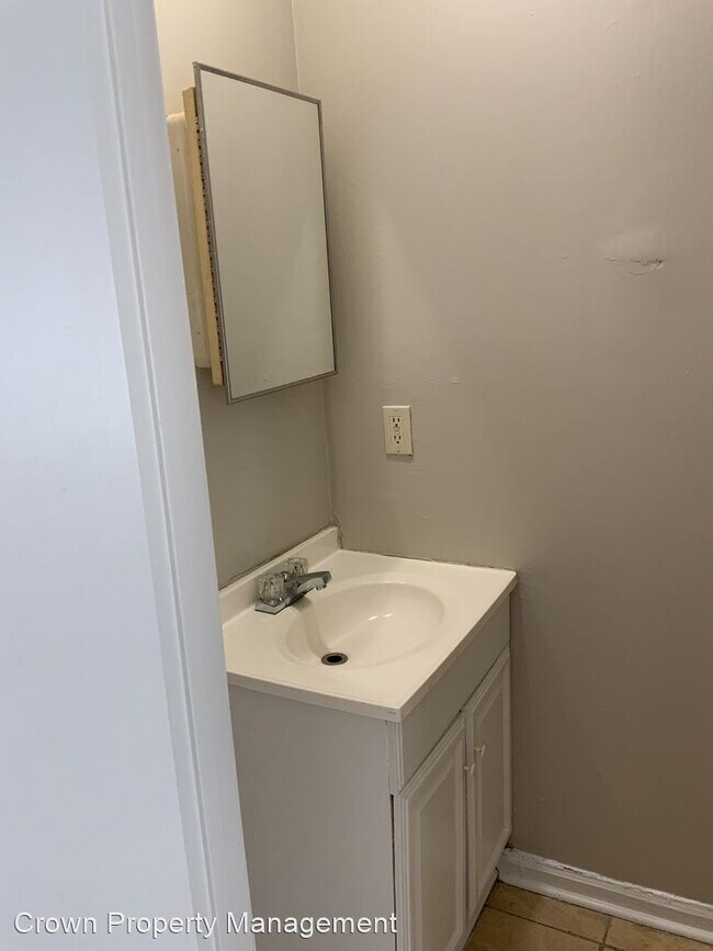 Building Photo - 2 br, 1.5 bath House - 1633 A North Avenue