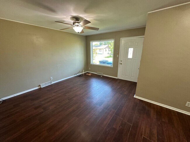 Building Photo - 3 bed, 1 bath Home for rent in Waterloo