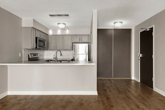 Foto del edificio - 2294 Pinehurst Ln