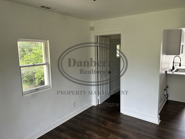 Building Photo - 1848 Cone St