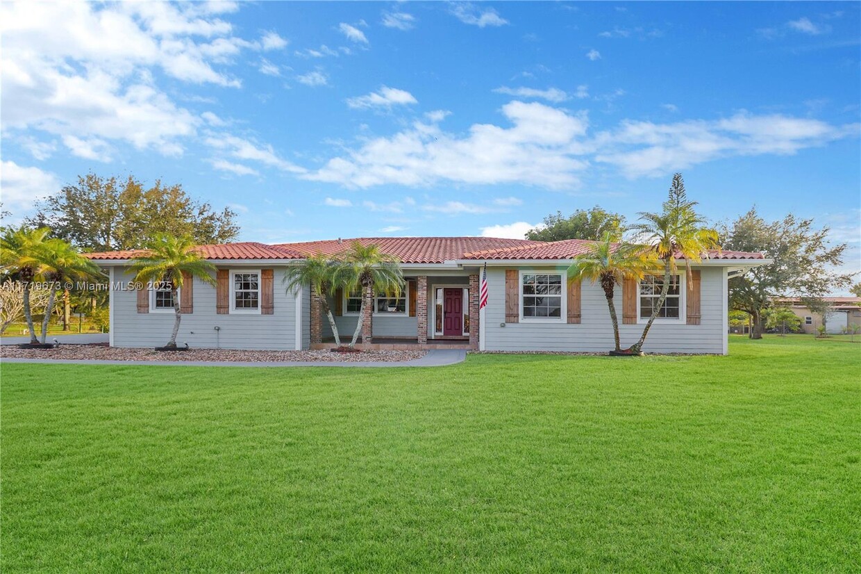 Foto principal - 20880 SW 234th St