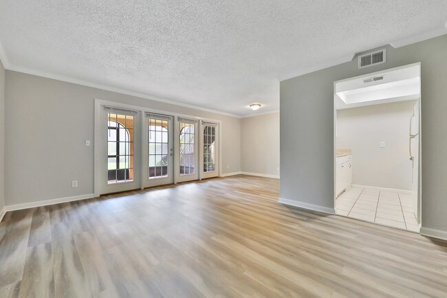 Building Photo - 3906 Mission Dr