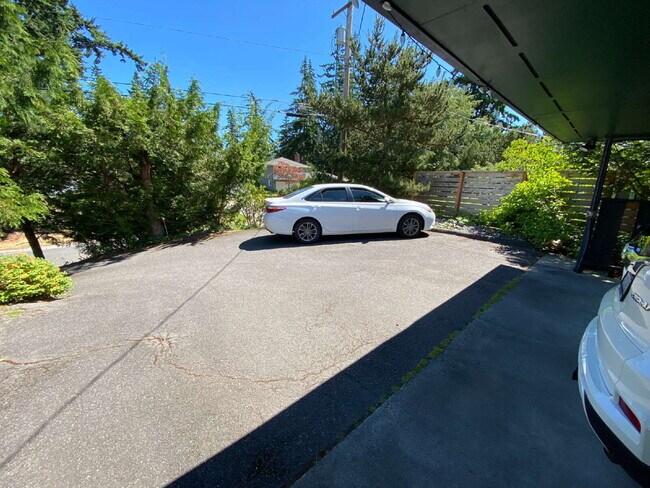 Building Photo - Spacious 5-Bedroom Home with Stunning View...