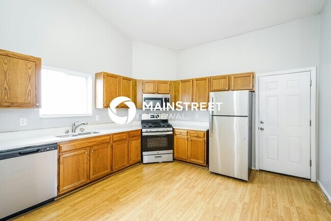 Foto del edificio - 4 Bedroom Pet-Friendly Home in COLUMBUS, OH with Main Street Renewal