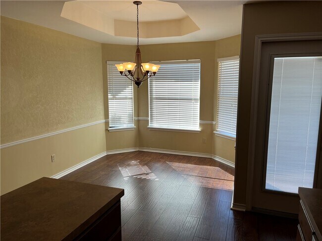 Foto del edificio - 6201 Duke Dr