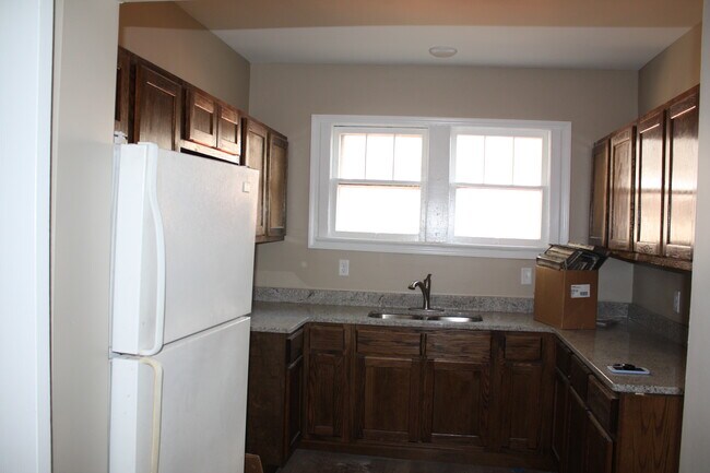 Building Photo - 515 7th Ave