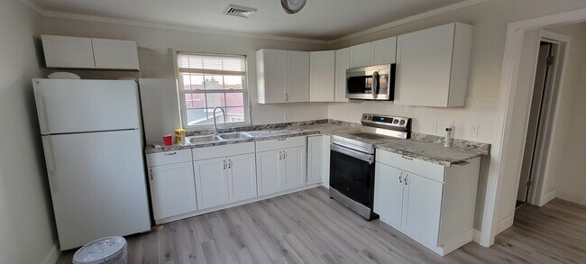 Kitchen - 107 Scholls School Rd