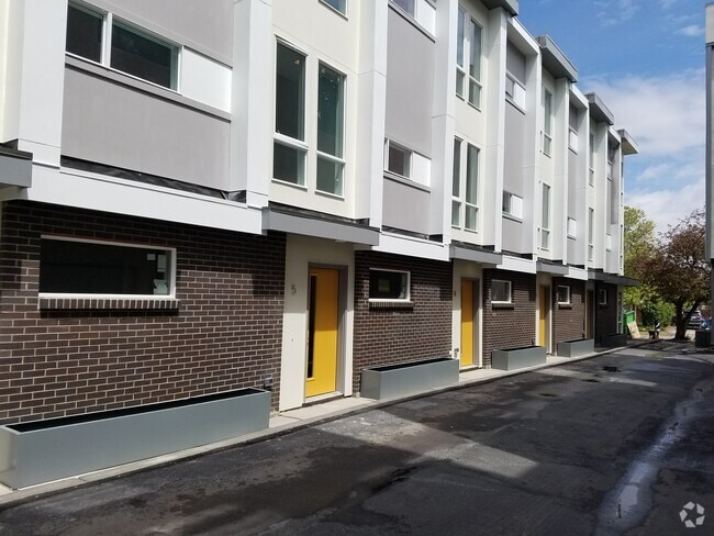 Building Photo - 1711 Hooker St