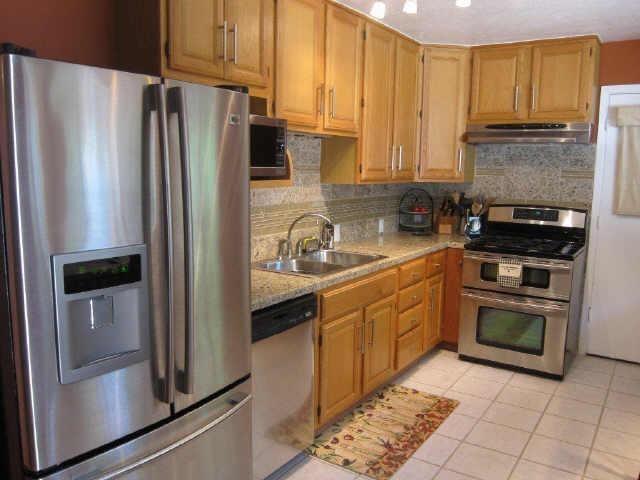 Building Photo - 710 Brownstone Dr