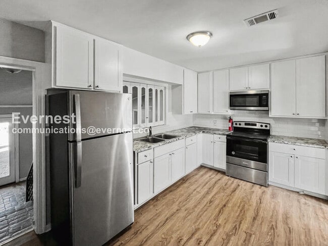 Building Photo - 4551 Manila Dr