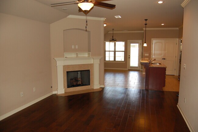 Foto del edificio - Adorable 3 Bedroom w/ Excellent Location!