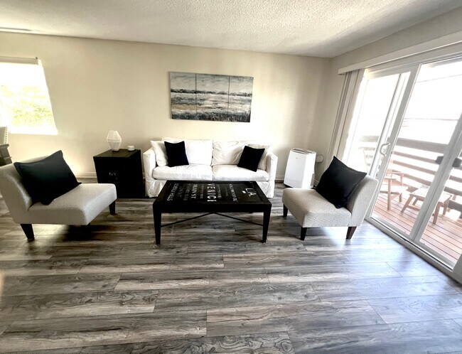 Building Photo - Hermosa Palm Haven
