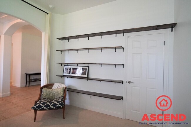 Foto del edificio - Elegant 3BD/2BA Home with Office Space in Bakersfield's Desirable 93312 — HOA Community, Gardener...