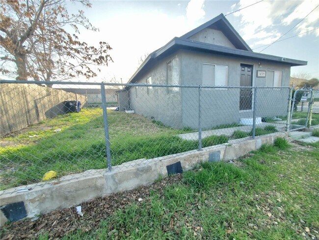 Foto del edificio - 16705 C St