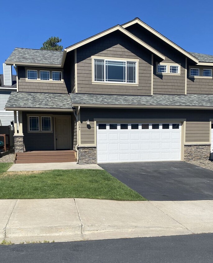 Primary Photo - 3 Bedroom Townhome at The Vineyard