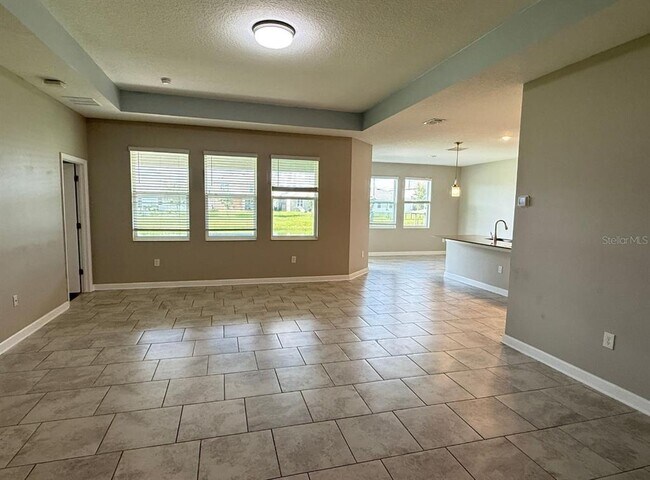 Building Photo - 4916 Lotta Ct