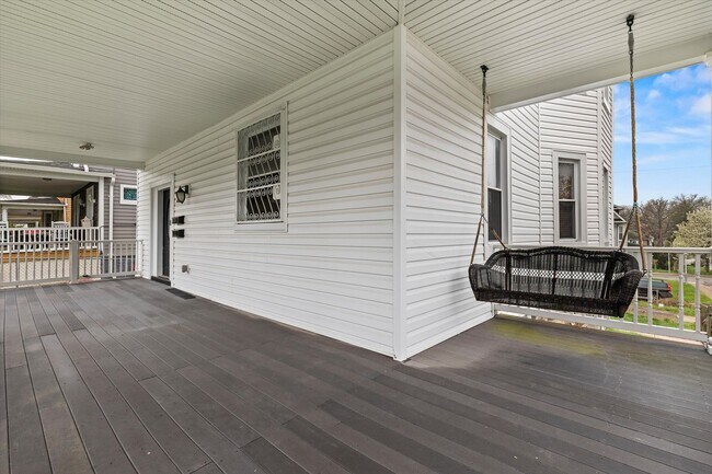 Building Photo - 6BR / 5BA Single-Family Home | 2,663 Sq Ft | Private Driveway | Deck | $4,200/mo Spacious 6-bedro...