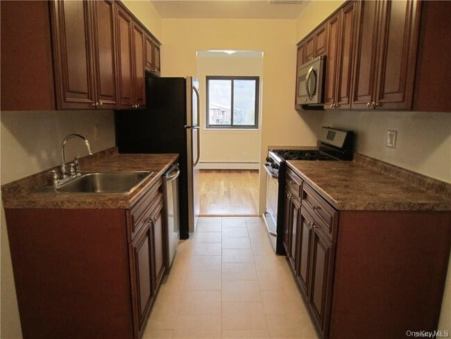 Foto del edificio - 12 Charles Ln