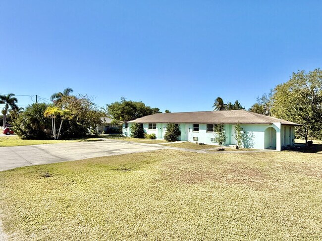 Foto del edificio - 3405 Palm Dr