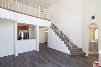 Building Photo - 620 S Gramercy Pl