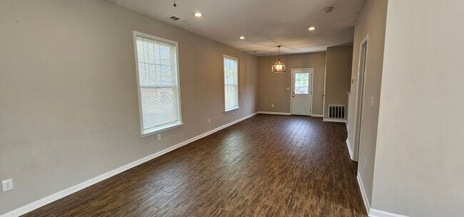 Foto del edificio - 3BR/2.5BA just of the Square in Zebulon, P...