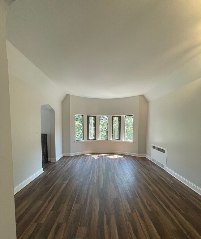 Building Photo - 2646 W Catalpa Ave