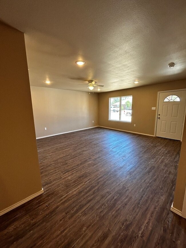 Building Photo - Newly built  3/2/1