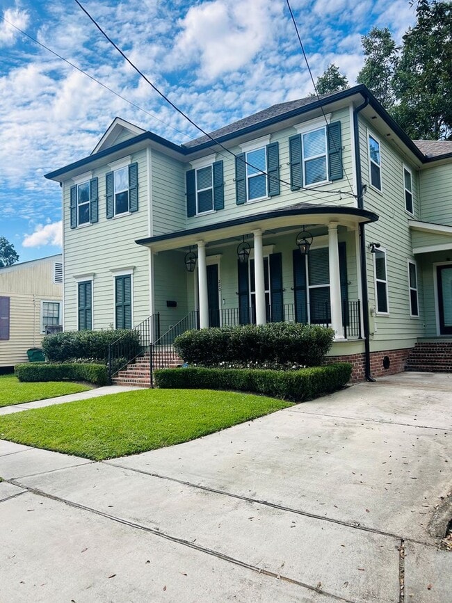 Building Photo - 220 Labarre Dr