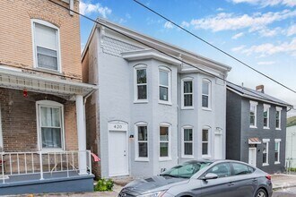 Building Photo - 420-422 Walnut St