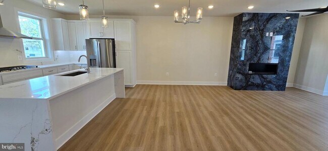 Building Photo - 422 Chapel Alley