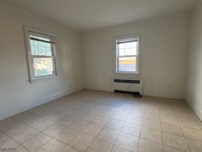 Building Photo - 28 Knopf St