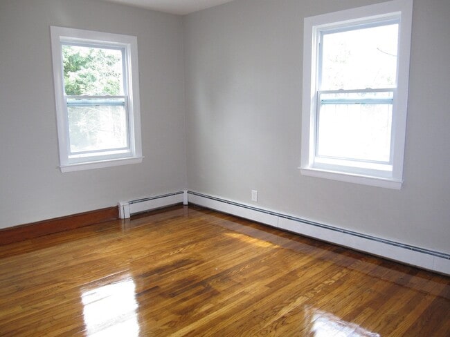 Building Photo - 366 Hollis St
