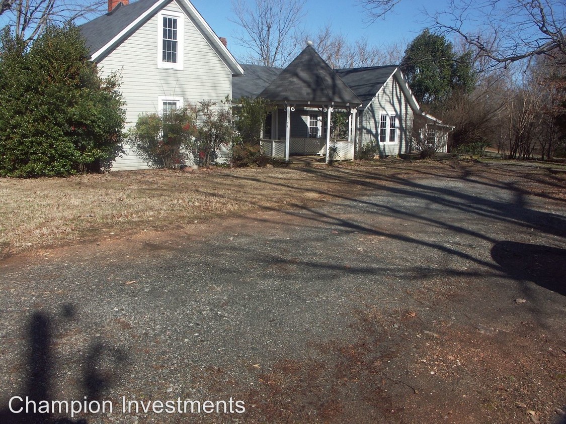 Primary Photo - 3 br, 2 bath House - 225 Cherry Mountain St.