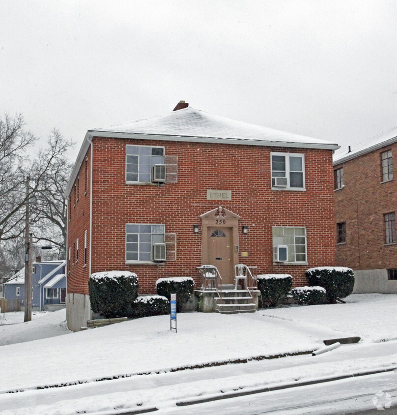 Building Photo - 250 Basswood Ave