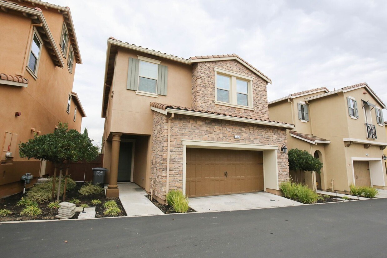 Primary Photo - Single Family Home in Gated Community in D...